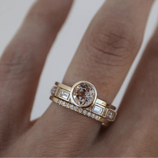 Charmante Vintage-Ring mit funkelndem goldenem Zirkonium