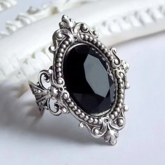 Eleganter Boho-Ring mit schwarzem Stein und Silberdesign