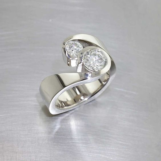 Eleganter Vintage-Ring mit funkelnden Zirkonia-Steinen