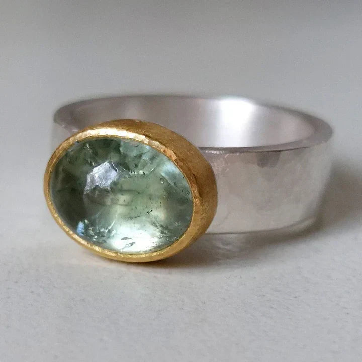 Vintage Grüner Ring mit eleganter Rundstein-Detaillierung